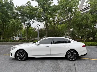 BMW 5 Series 2024, 80000 км, за 250799 CNY