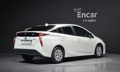 Toyota Prius 2017, 77402 км, за 14000000 KRW