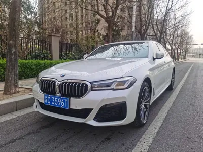 BMW 5 Series 2023, 28000 км, за 236900 CNY - фото 1