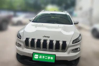 Jeep Cherokee 2016, 71400 км, за 42045.44 CNY - фото 2