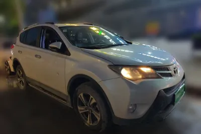 Toyota RAV4 2015, 97400 км, за 48625.87 CNY