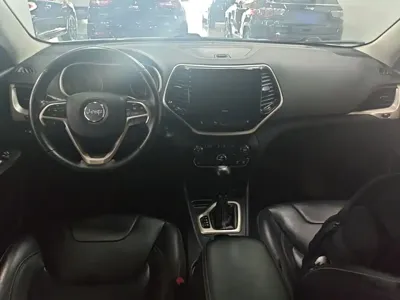Jeep Cherokee 2018, 70200 км, за 41100 CNY - фото 10