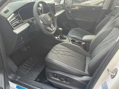 Volkswagen Tiguan L 2023, 10000 км, за 109800 CNY - фото 4