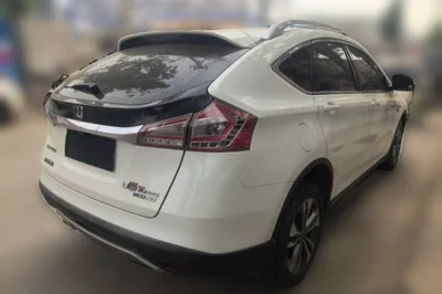Luxgen U6 SUV 2015, 53900 км, за 20451.91 CNY - фото 6