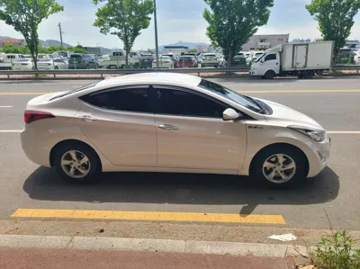 Hyundai Avante 2014, 150000 км, за 5000000 KRW