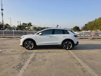 Audi Q4 e-tron 2023, 57548 км, за 32000000 KRW - фото 8