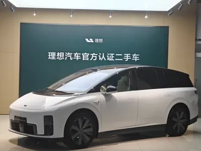 Li Auto 理想i8 · 2025 год