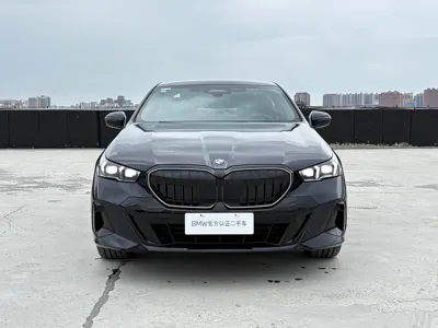 BMW 5 Series 2025, 1000 км, за 366000 CNY