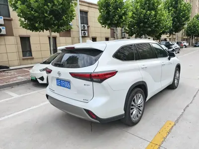 Toyota Highlander 2025, 25000 км, за 190799 CNY