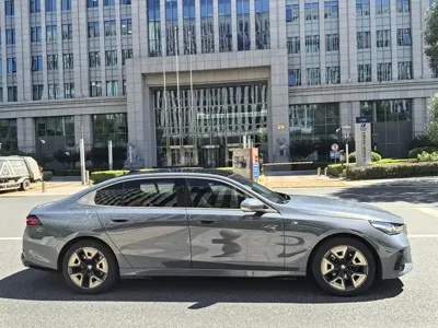 BMW 5 Series 2024, 8000 км, за 258800 CNY - фото 6
