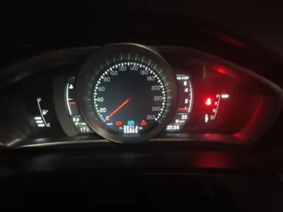 Volvo V40 2017, 93800 км, за 39095.12 CNY - фото 12