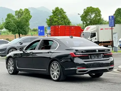 BMW 7 Series 2021, 92000 км, за 388000 CNY