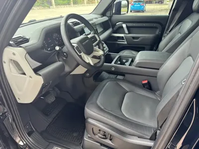 Land Rover Defender 2022, 24000 км, за 548000 CNY