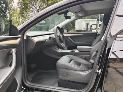 Tesla Model Y 2021, 95000 км, за 132800 CNY