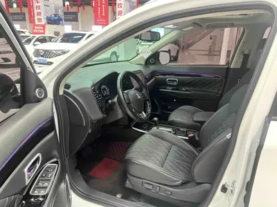 Mitsubishi Outlander 2022, 29100 км, за 129800 CNY - фото 7