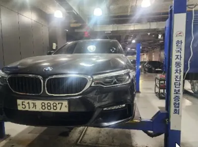 BMW 5-Series · 2017 год