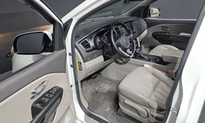Kia Canival 2017, 192262 км, за 7500000 KRW - фото 10