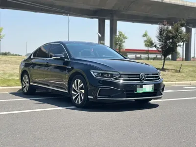 Volkswagen 迈腾 PHEV 2022, 70000 км, за 79000 CNY