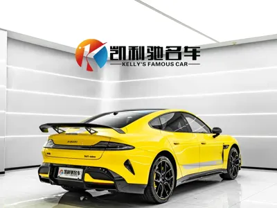 Xiaomi SU7 Ultra 2025, 7000 км, за 318000 CNY
