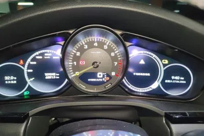 Porsche Cayenne E-Hybrid 2022, 109800 км, за 369145.16 CNY - фото 11