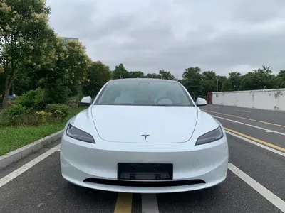 Tesla Model 3 2026, 100 км, за 217000 CNY