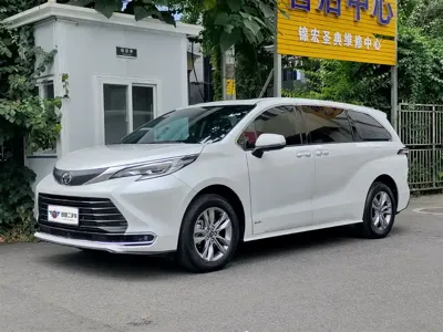 Toyota Sienna · 2024 год
