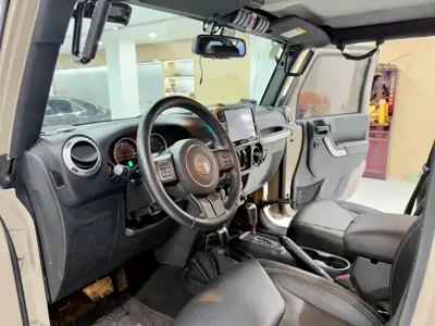 Jeep Wrangler 2016, 120000 км, за 96800 CNY