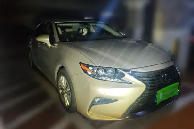 Lexus ES 2015, 129000 км, за 95150.42 CNY