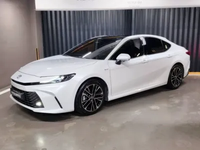 Toyota Camry · 2025 год