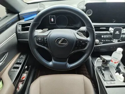 Lexus ES 2022, 77000 км, за 213900 CNY