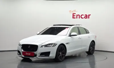 Jaguar XF · 2017 год