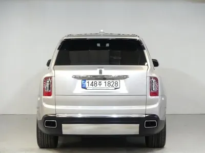 Rolls-Royce Cullinan 2023, 9200 км, за 489000000 KRW