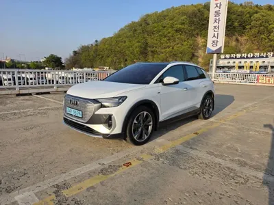 Audi Q4 e-tron · 2023 год