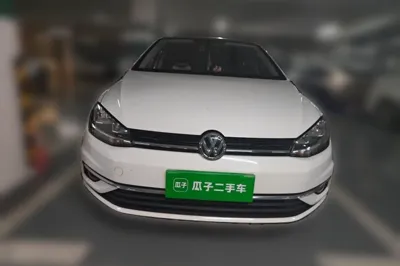 Volkswagen Golf 2020, 61400 км, за 63737.76 CNY