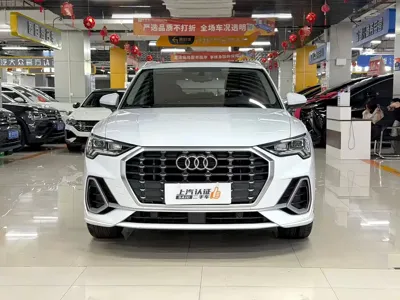 Audi Q3 2022, 32000 км, за 164800 CNY