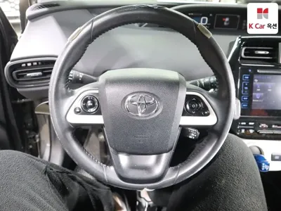 Toyota Prius · 2017 год