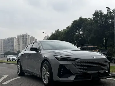 Changan UNI-V 2022, 50000 км, за 61800 CNY - фото 3