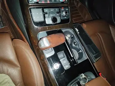 Audi A8 2014, 102100 км, за 91100 CNY - фото 7