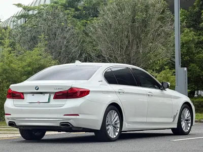 BMW 5 Series New Energy 2019, 12000 км, за 139800 CNY