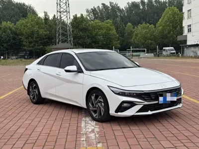 Hyundai Elantra · 2025 год