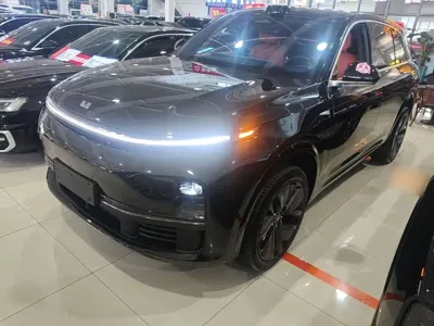 Li Auto Li L7 · 2024 год