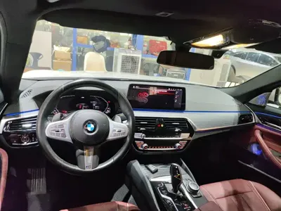BMW 5 Series 2022, 80000 км, за 209800 CNY
