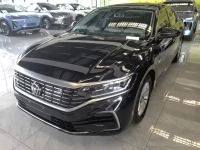 Volkswagen 帕萨特插电混动 · 2025 год