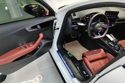 Audi A4L 2025, 6000 км, за 201653.25 CNY