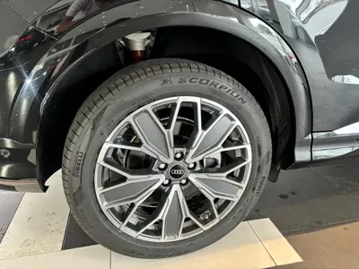 Audi Q5L 2025, 6000 км, за 288800 CNY - фото 12