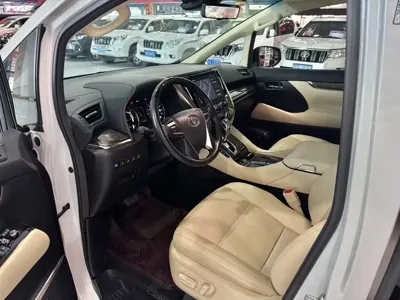 Toyota Alphard 2021, 40000 км, за 545000 CNY