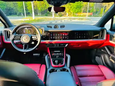 Porsche Cayenne 2024, 46000 км, за 636000 CNY