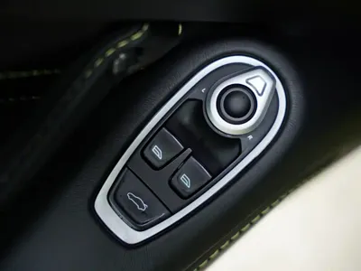 Aston Martin V8 Vantage 2018, 35200 км, за 838000 CNY - фото 26