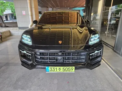 Porsche Cayenne 2024, 32000 км, за 138700000 KRW