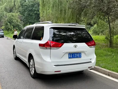 Toyota Sienna 2015, 146000 км, за 92000 CNY